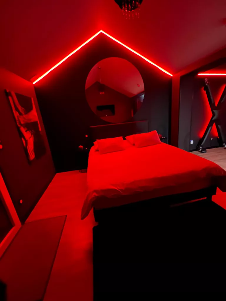 loveroom aux allures de chambre secrete instant x
